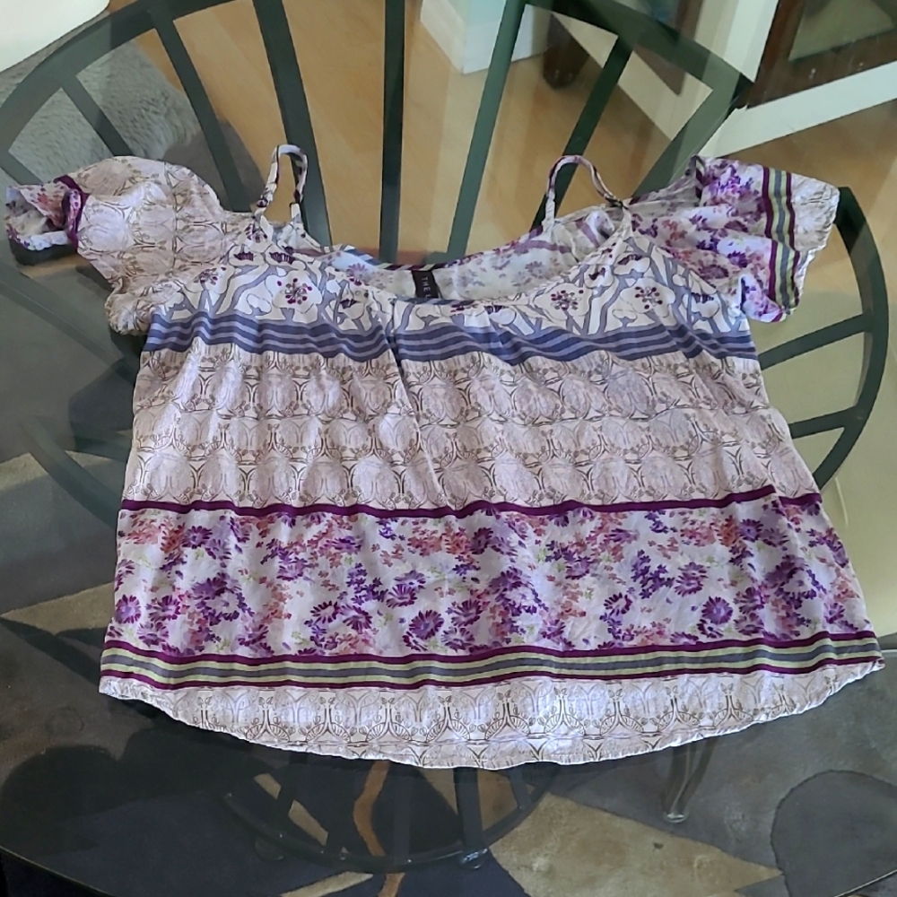 Floral Ladie's Top ❤️